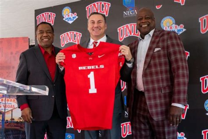 Dan Mullen – Biography, Wife, Family, Salary, Other Facts